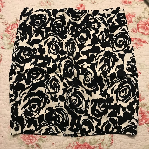 Rose printed skirt - Picture 1 of 2